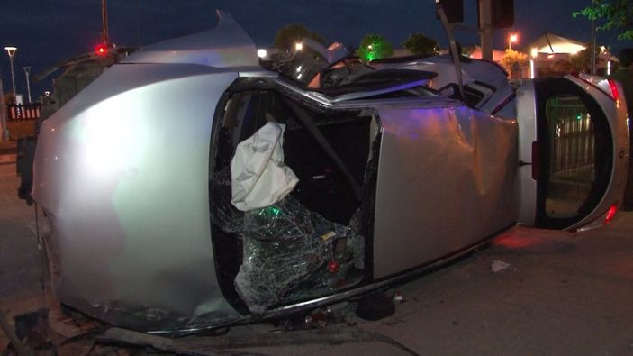 Pendik'te hız yapan sürücü takla attı