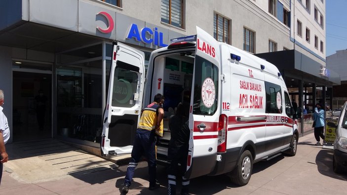 Zonguldak’ta kağıt toplayıcısı kamyonetin üzerinden düştü