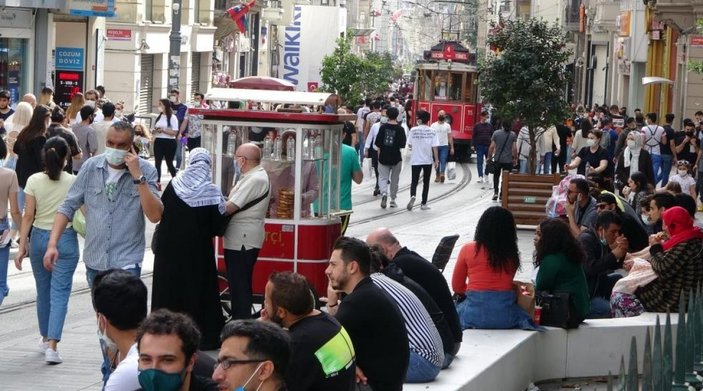 İstanbul’da tam kapanma bitti, İstiklal Caddesi doldu