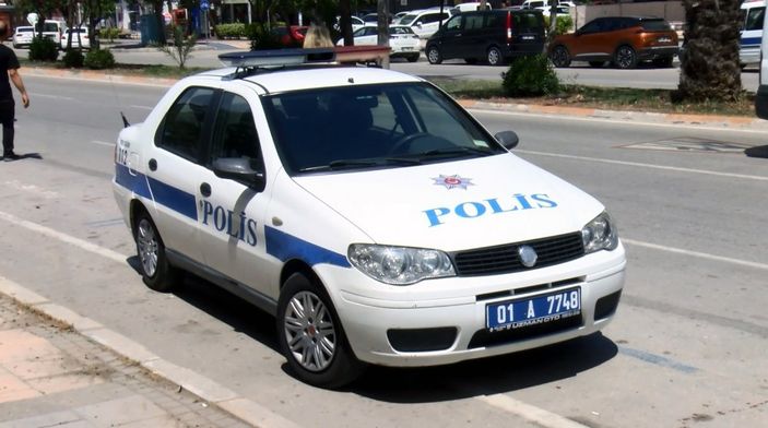 d Adana'da yolda yürürken silahlı saldırıya uğradı