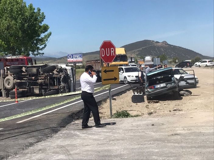 i Denizli’de sürücü araçtan fırlayıp, can verdi