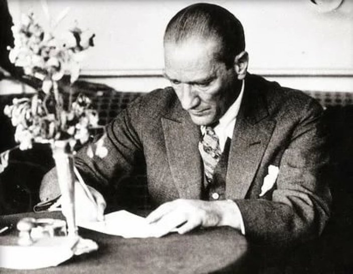 Atatürk'ün kaleminden 'Gençlik Üzerine' kitabına dair