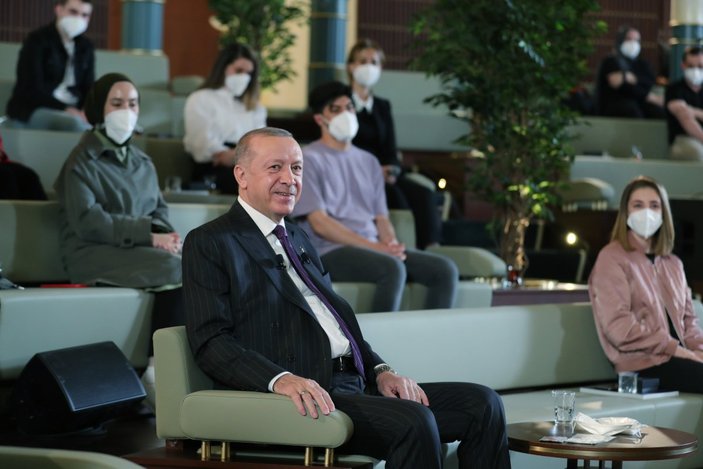 Cumhurbaşkanı Erdoğan gençlerin sorularını yanıtladı