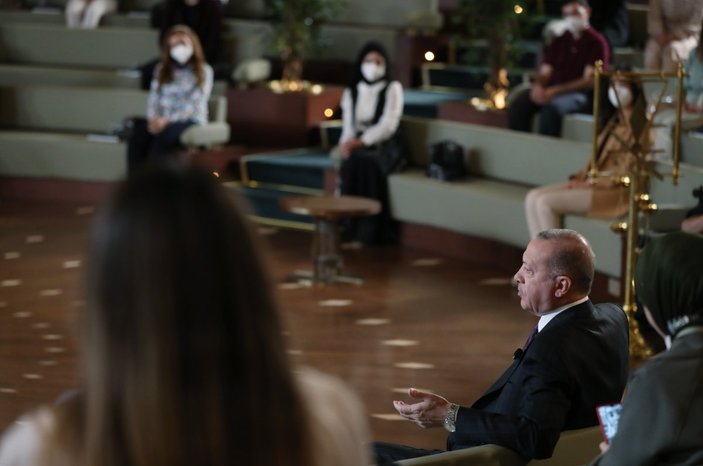 Cumhurbaşkanı Erdoğan gençlerin sorularını yanıtladı