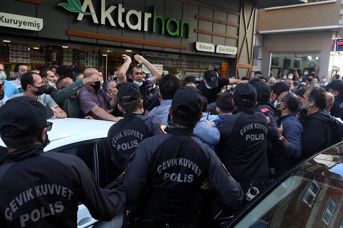 a Meral Akşener, Rize Çayeli'nde protesto edildi