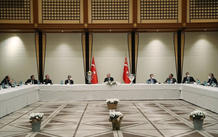 Cumhurbaşkanı Erdoğan, şampiyon Beşiktaş'ı kabul etti