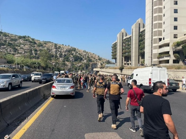 Lübnanlılar ile Suriyeliler arasında trafik ortasında kavga