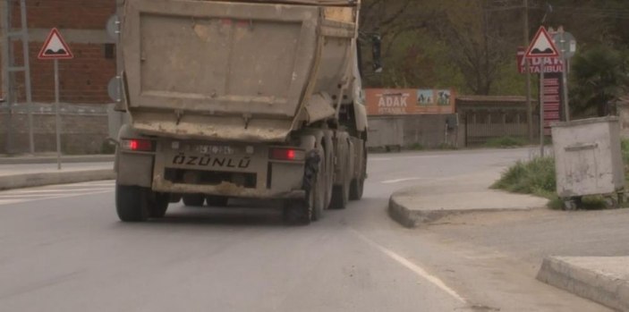Arnavutköy’de 'hafriyat kamyonu terörü' kameraya yansıdı