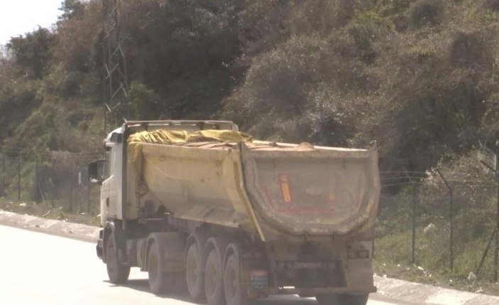 Arnavutköy’de 'hafriyat kamyonu terörü' kameraya yansıdı