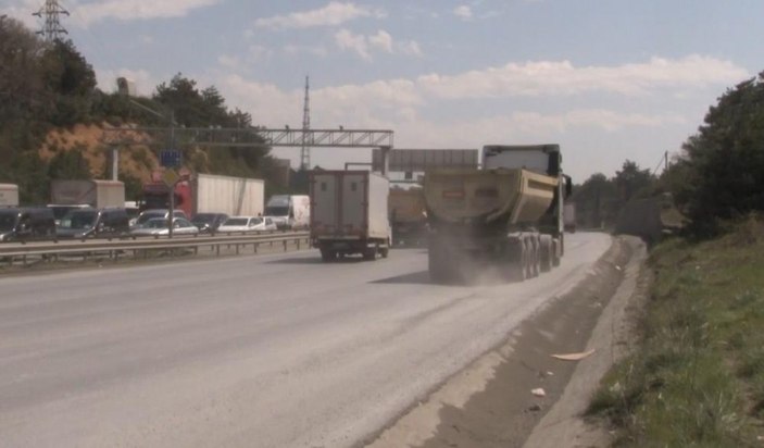 Arnavutköy’de 'hafriyat kamyonu terörü' kameraya yansıdı