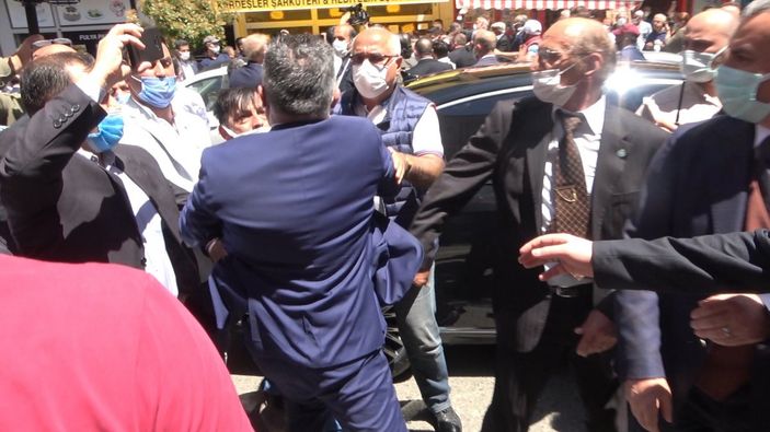 İyi Parti heyeti Rize'de esnafı yumrukladı