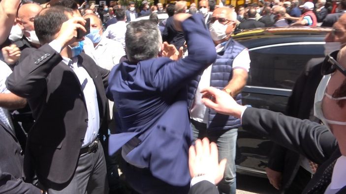 İyi Parti heyeti Rize'de esnafı yumrukladı