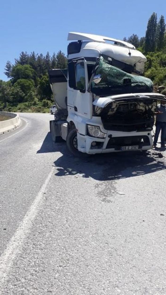 Muğla'da iki tır çarpıştı
