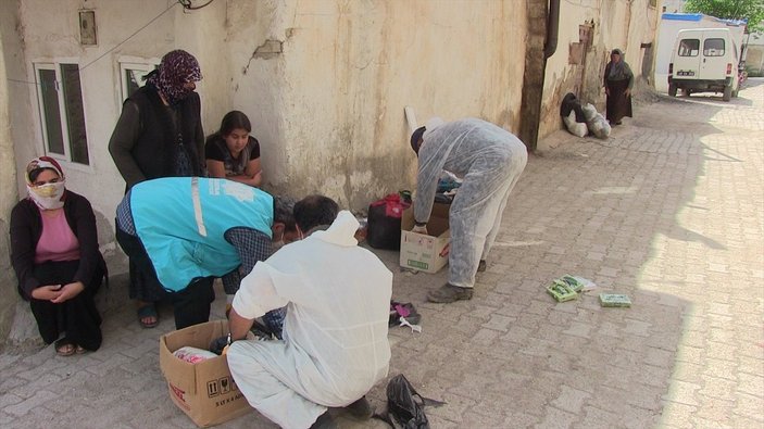 Kahramanmaraş'ta çöp evden 7 kamyon atık çıkarıldı