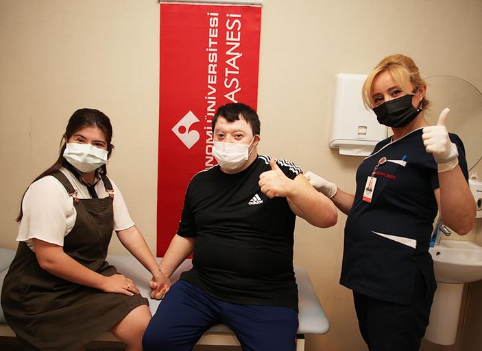 Down sendromlu Ece ve Serdal, 15 ay sonra aşı sayesinde kavuştu