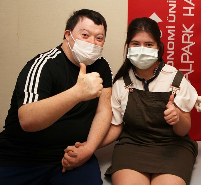 Down sendromlu Ece ve Serdal, 15 ay sonra aşı sayesinde kavuştu