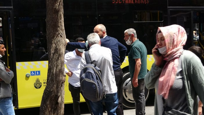 Fatih’te sarhoş adam ile otobüs şoförü önce tartıştı, sonra gülüştü