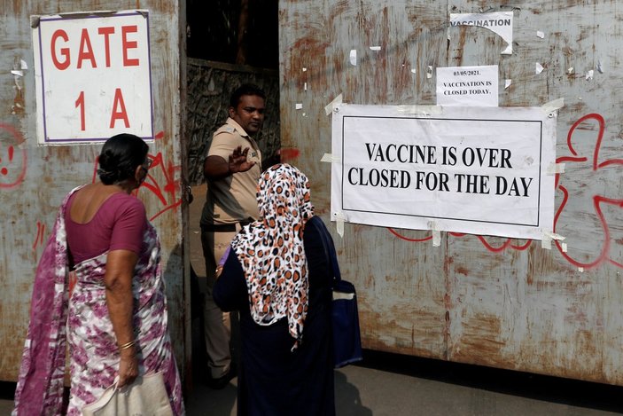 Hindistan’da, koronavirüse bağlı günlük can kaybı sayısı 4 bini geçti