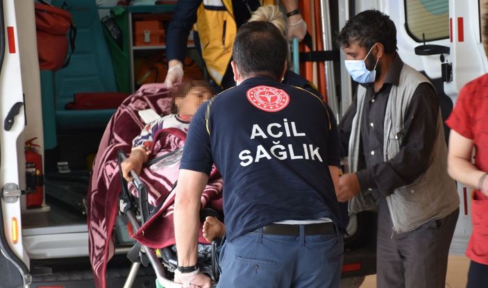 d Sivas'ta babasının tabancasıyla oynarken yaralandı