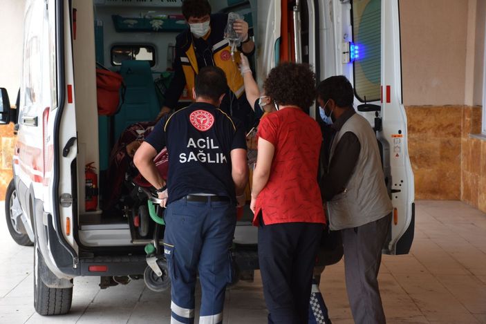 d Sivas'ta babasının tabancasıyla oynarken yaralandı