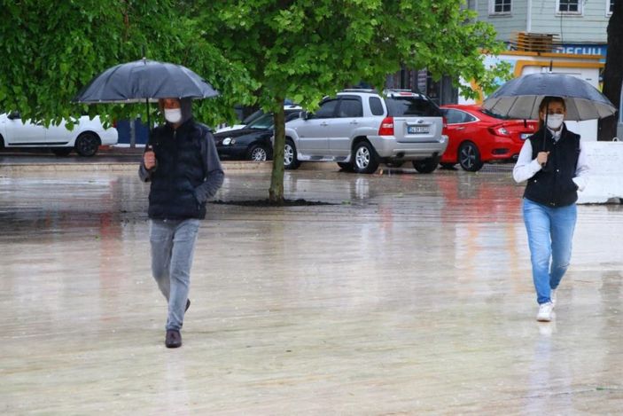 i Tekirdağ'da sağanak yağış hayatı olumsuz etkiledi