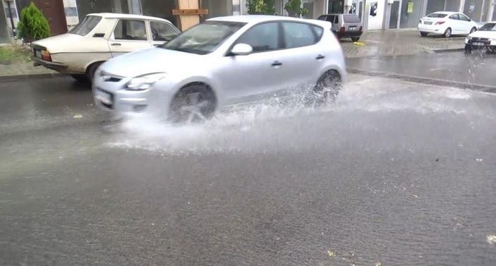 i Tekirdağ'da sağanak yağış hayatı olumsuz etkiledi