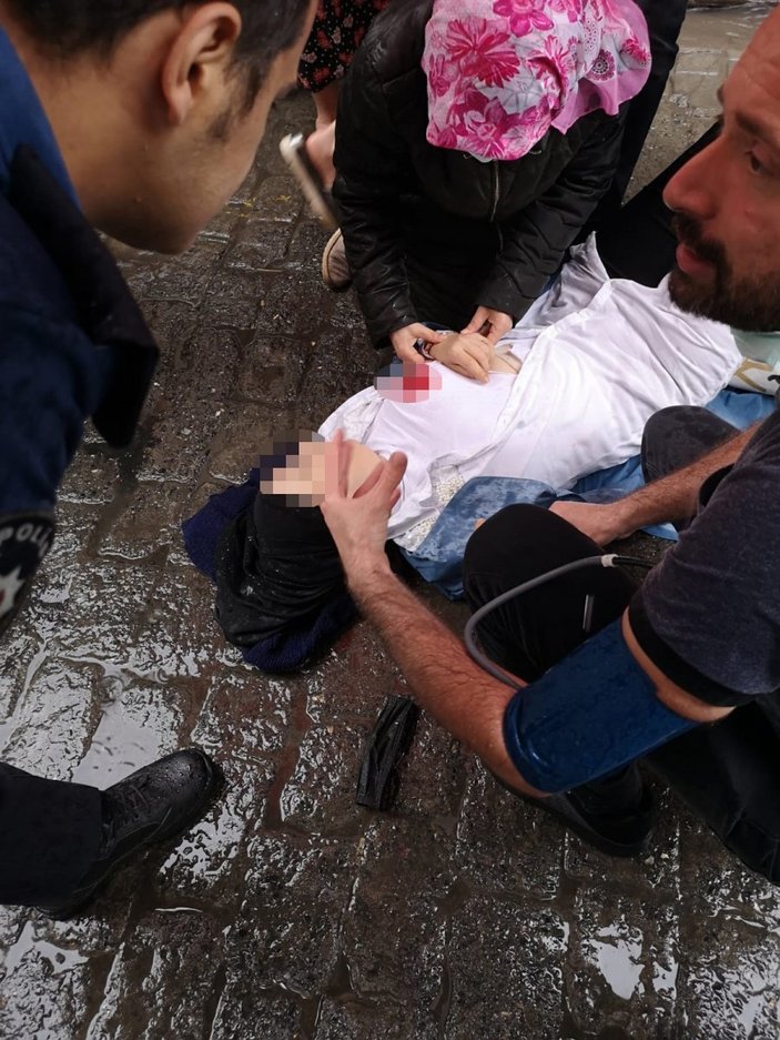 Beyoğlu'nda eski eşinin saldırısına uğradı: Ağır yaralandı