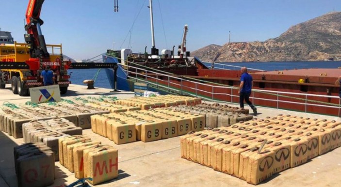Lübnan'dan Mısır'a yola çıkacak bir gemide 4 ton esrar ele geçirildi