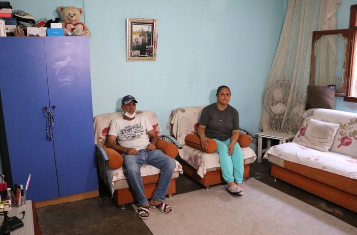 Adanalı çift evi terk eden kızlarına kavuşmayı bekliyor