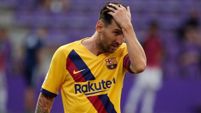 Messi Barcelona'da kalıyor
