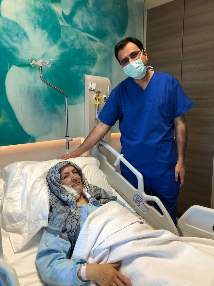 İstanbul'da bir kadının tükürük bezinde taş çıktı