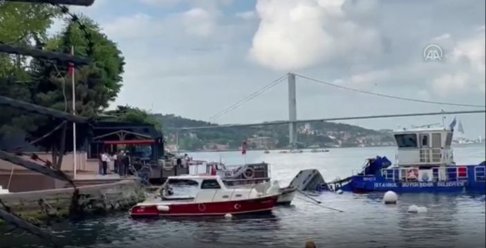 Üsküdar'da park halindeki araç denize düştü