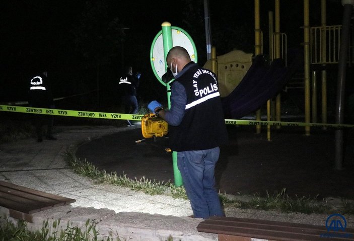 İzmir'de parkta bıçaklı kavga: 1 ölü
