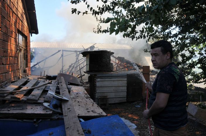 Antalya'da gecekondu yanarak kullanılamaz hale geldi