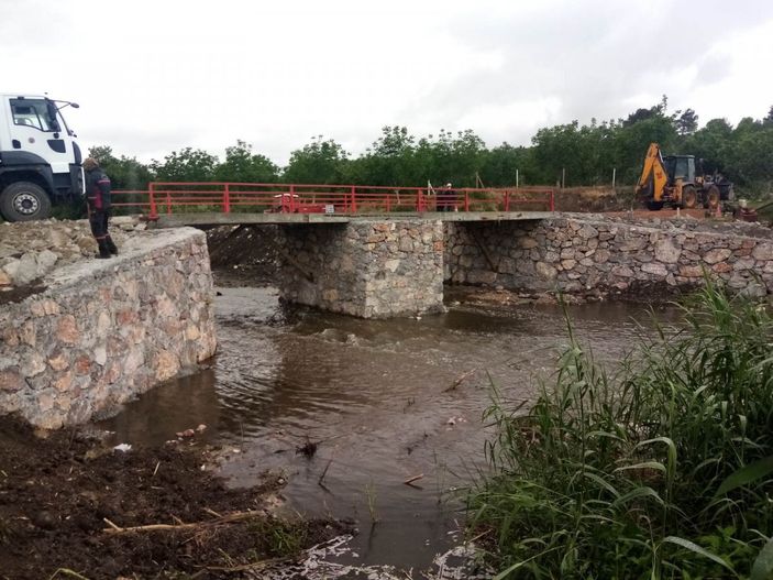 i Manisa’da yıkılan köprünün yerine yenisi yapıldı