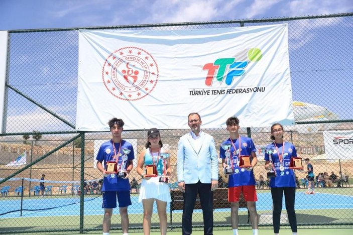 Bakan Kasapoğlu, Şırnak'ta Cudi Cup Tenis Turnuvası'nı izledi