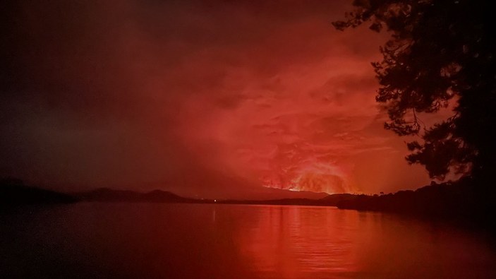 Kongo’da Afrika'nın en aktif yanardağı Nyiragongo patladı