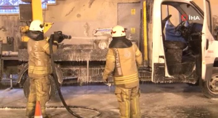 i Topkapı alt geçidinde onarım çalışmaları sırasında yangın çıktı