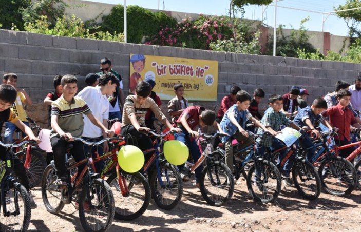Acıbadem Okulları'ndan Bir Bisikletle Mutluluğa Kapı Açıyoruz kampanyası