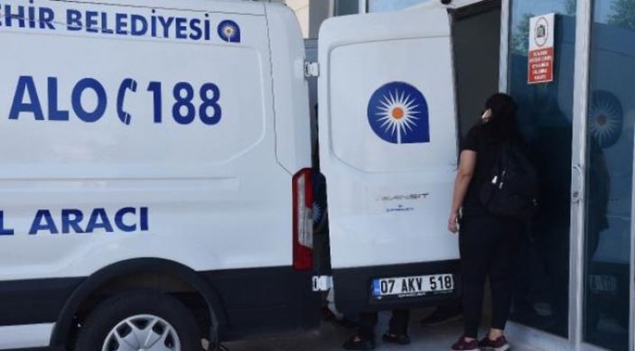 Antalya'da, eşi tarafından öldürülen kadının cenazesi yakınlarına teslim edildi