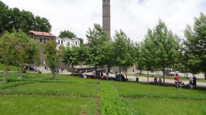 Diyarbakırlılar tarihi mekanları doldurdu