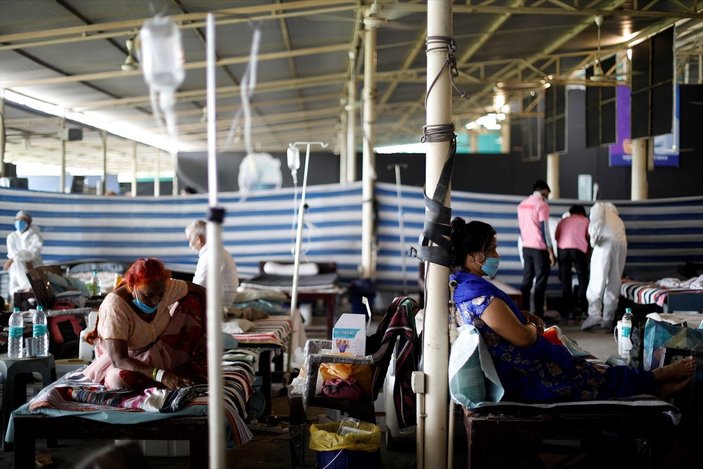 Hindistan'da kriket stadyumu, koronavirüs hastanesine dönüştürüldü