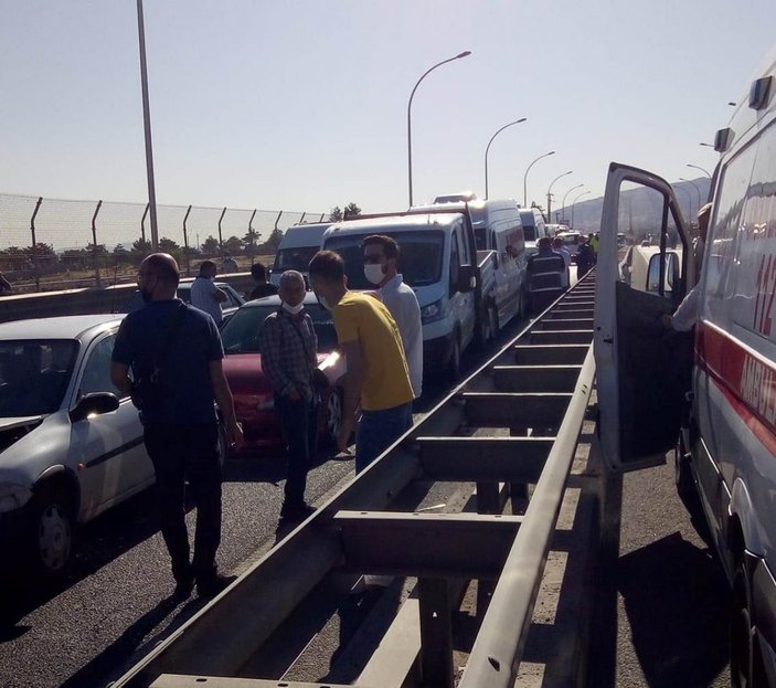 Malatya'da 9 araç birbirine girdi: 21 yaralı