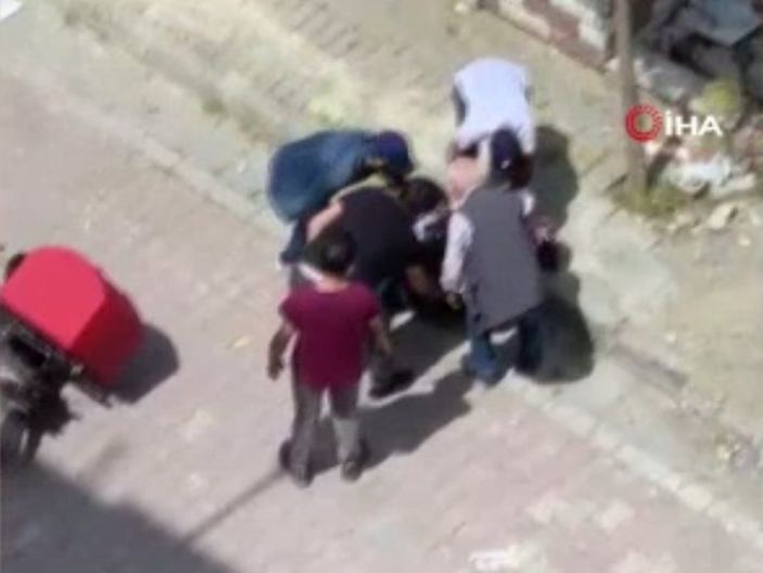 Avcılar'daki kuryelerin tekme tokat yol verme kavgası