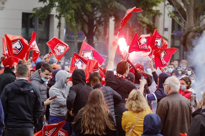 Lille şampiyonluk kupasını aldı