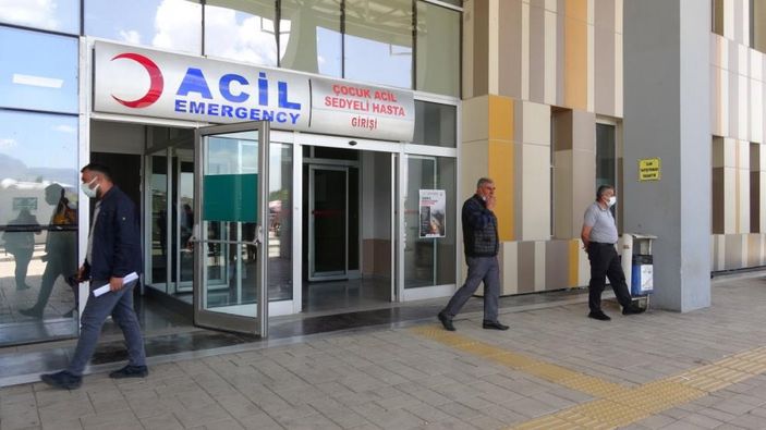 i Van'da yaralı olarak geldiği hastanede 6 kişiyi darbetti