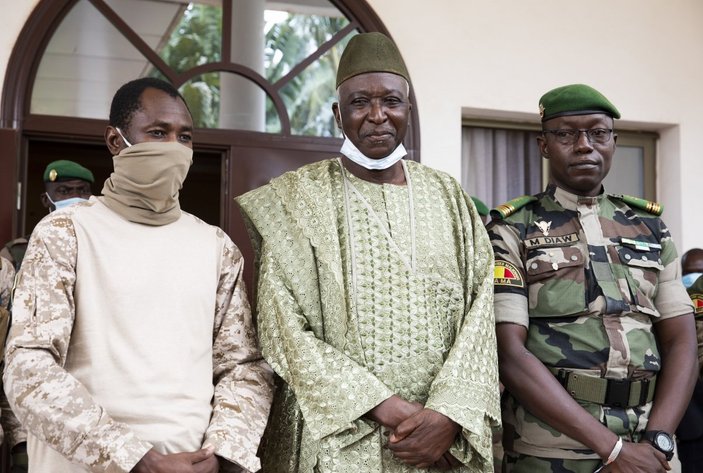 Mali'de Geçiş Konseyi'ne askeri darbe