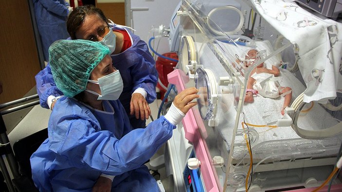 Hatay'da koronavirüs nedeniyle yoğun bakımdayken doğum yapan anne, bebeğiyle buluştu