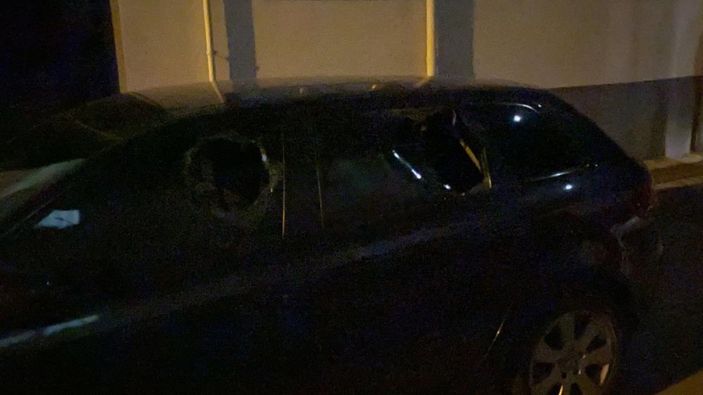 Bursa'da iki gencin kavgasını ayırdı, gece arabası çizildi