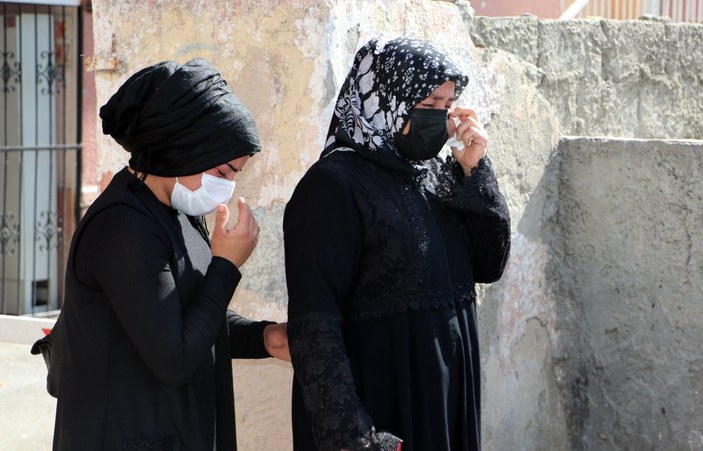 Adana’da öldürülen iki kadının cenazesi ailelerine teslim edildi